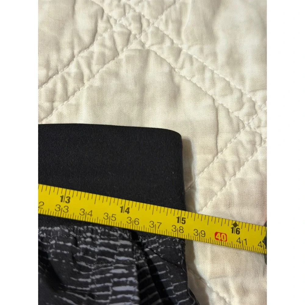 Lululemon The Short Lined Men M Black Grey Linear Glitch Athletic Training Gym